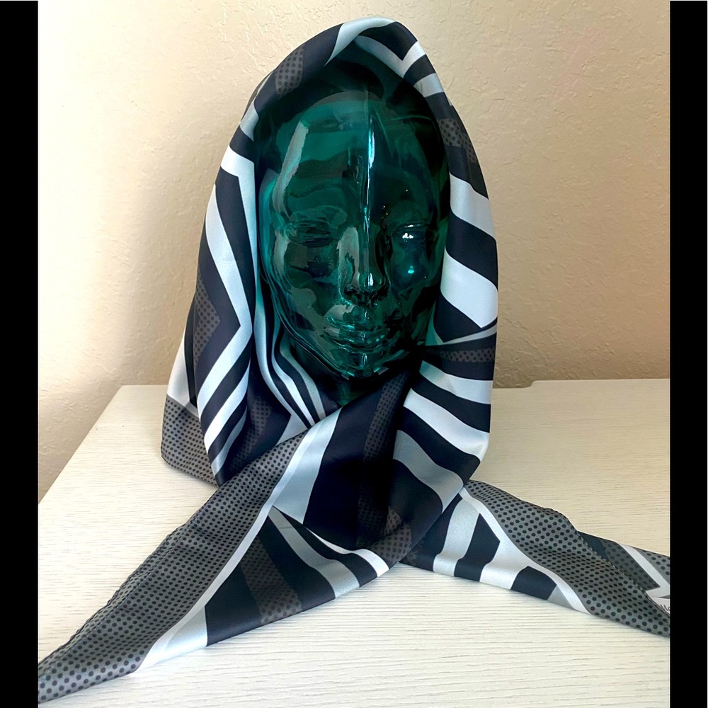 Women scarf